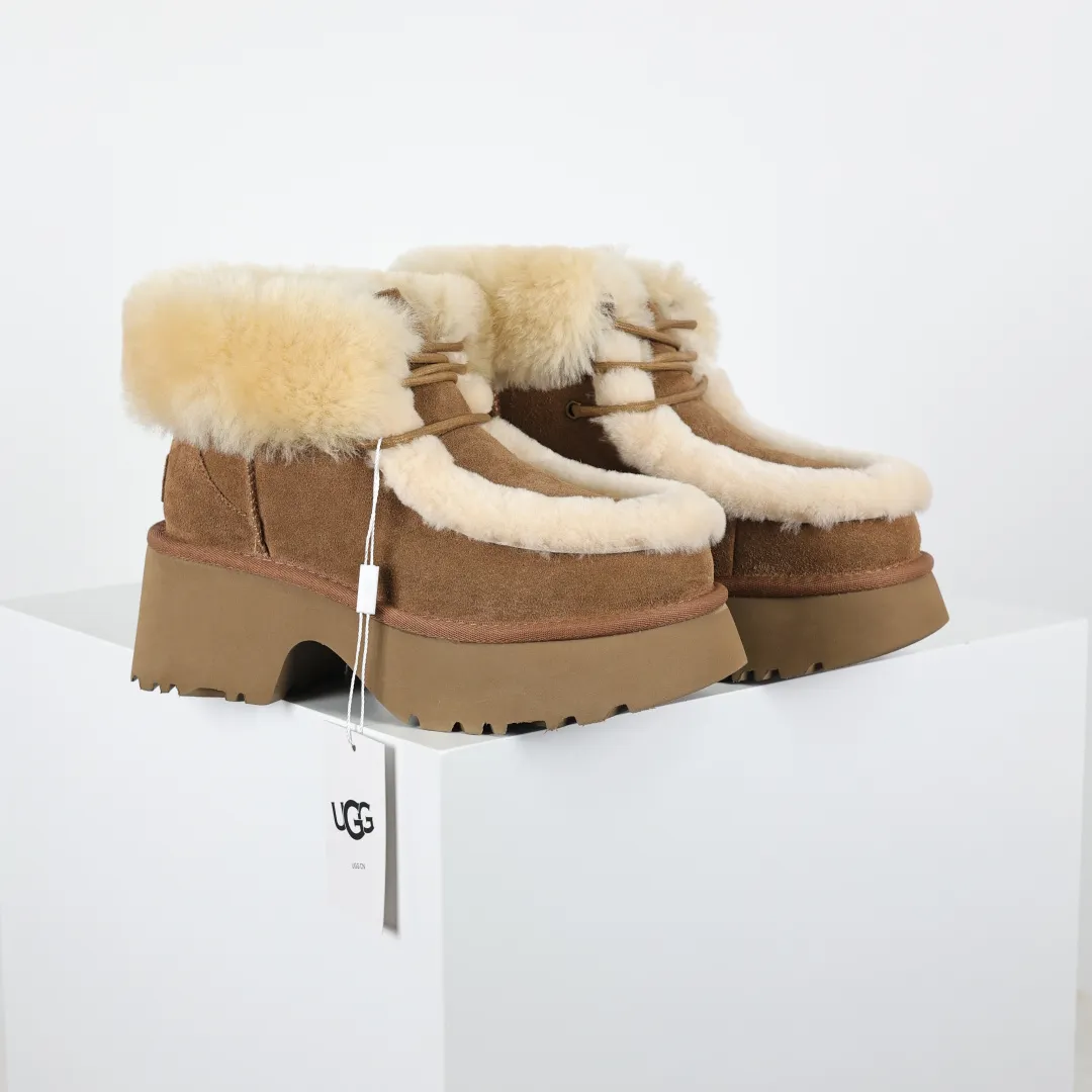 Pick up locally 💰700 Core recommended good price Independently developed original outsole, cashmere insole, keeping warm in winter, suitable for home use. In recent years, uug has launched a style series, which is partially skewed towards the preferences of young consumers, and has also been at the forefront of fashion trends. Shoe body material, water-repellent coated suede upper, 17mm UGGPURE™ implanted wool insole, lightweight non-slip and comfortable rubber outsole, with brand LOGO, complete packaging, size: 35 36 37 38 39 40